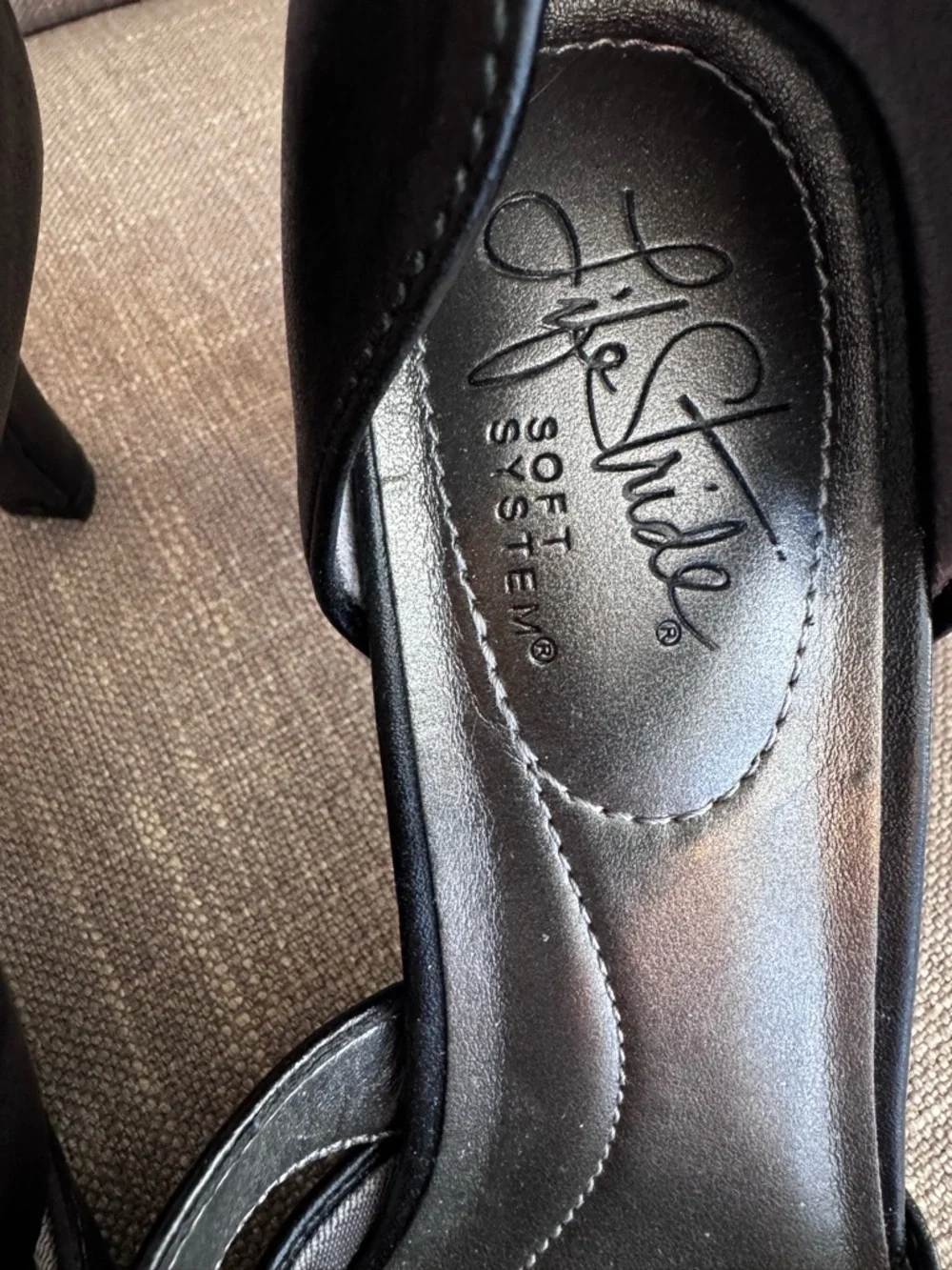 Life Stride Black Pointed-Toe Mary Jane Mid Heel Size 7 - Picture 7 of 7